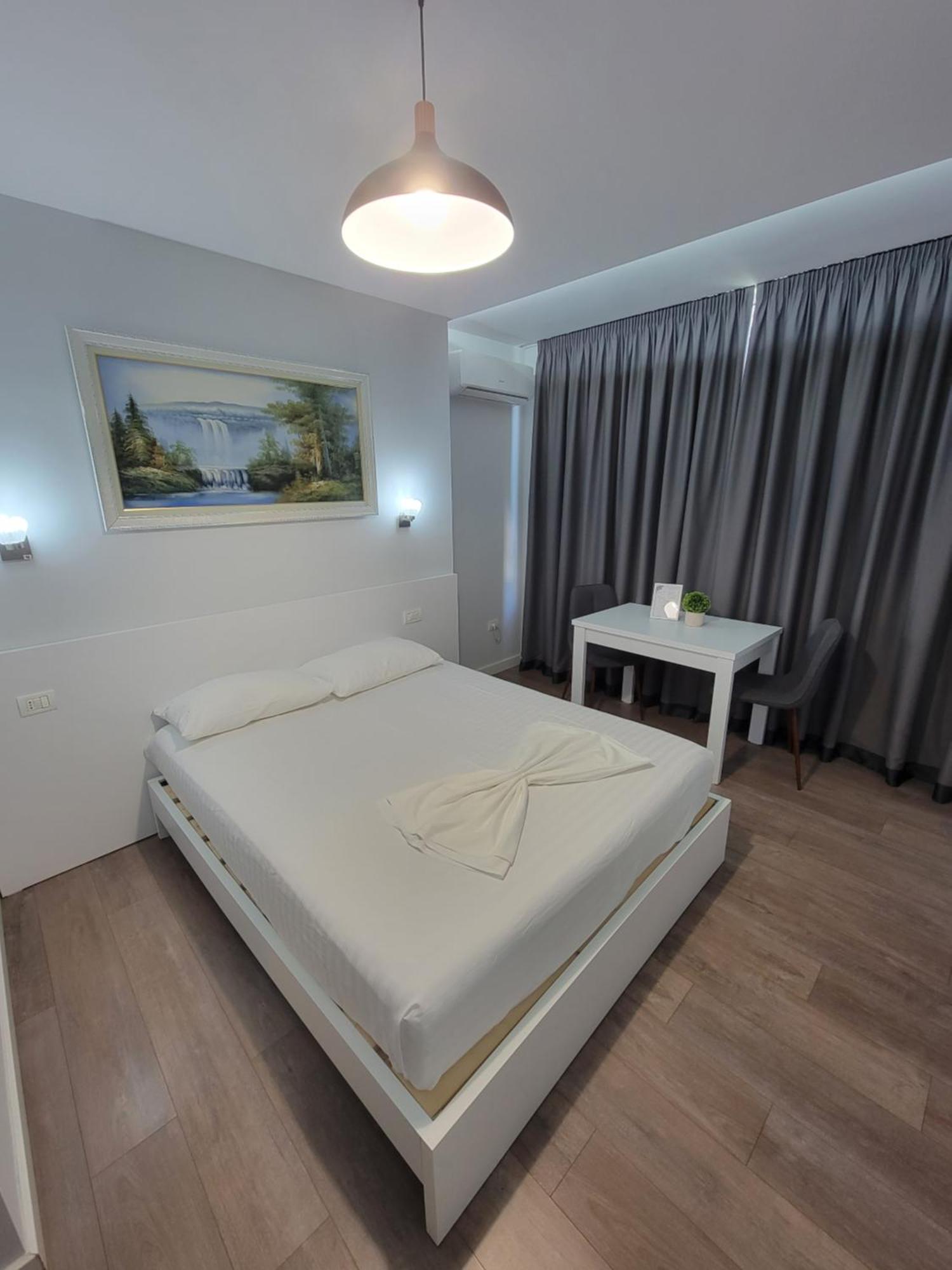 Nuestra Casa Hotel Тирана Екстериор снимка